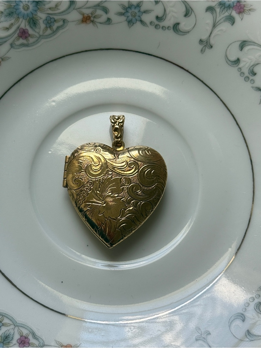 Vintage Gold tone Heart Locket Pendant - Elegant Floral Engraving